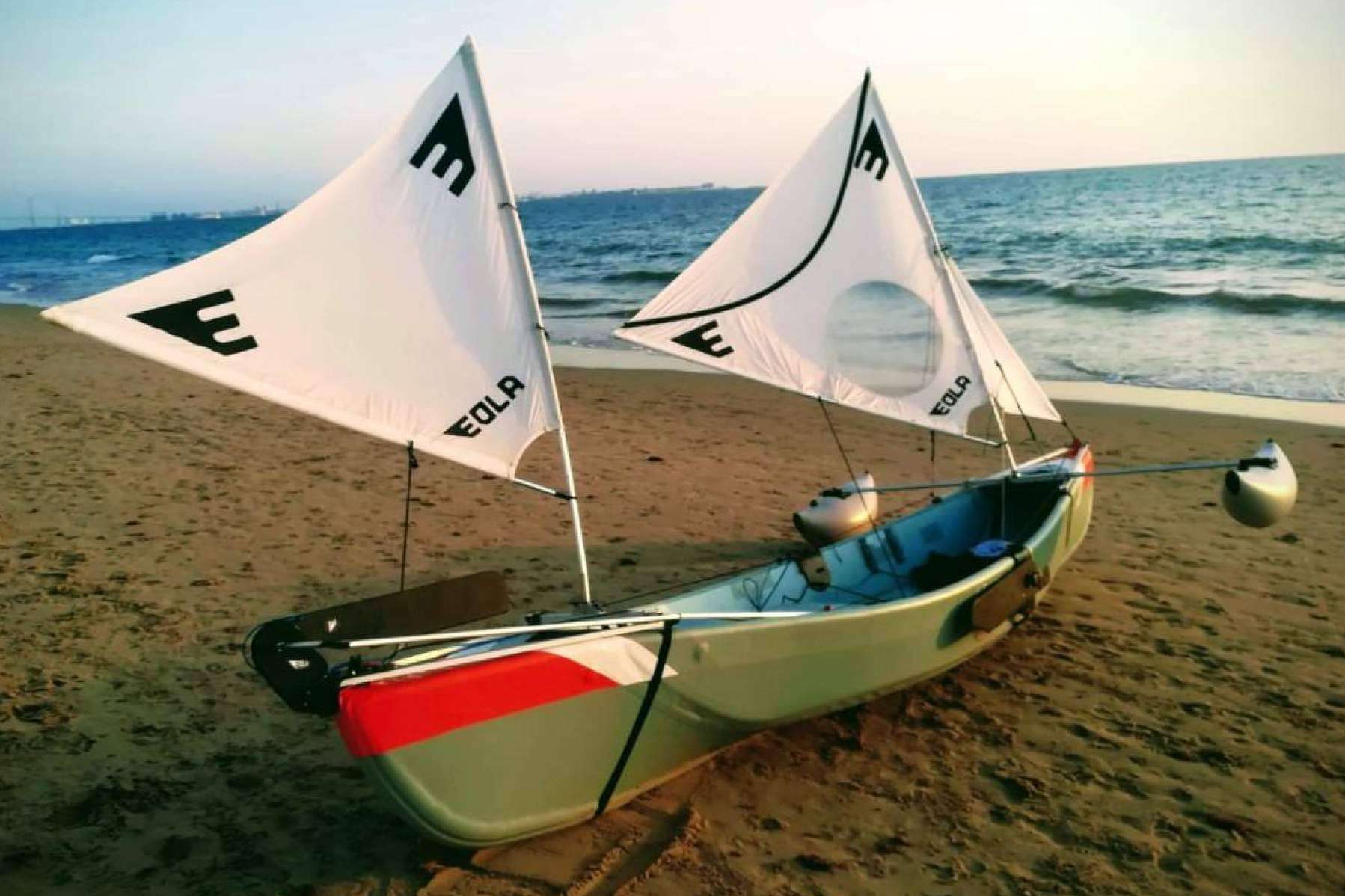 EOLA offers kits to practice windpaddle or windkayak in a safe way