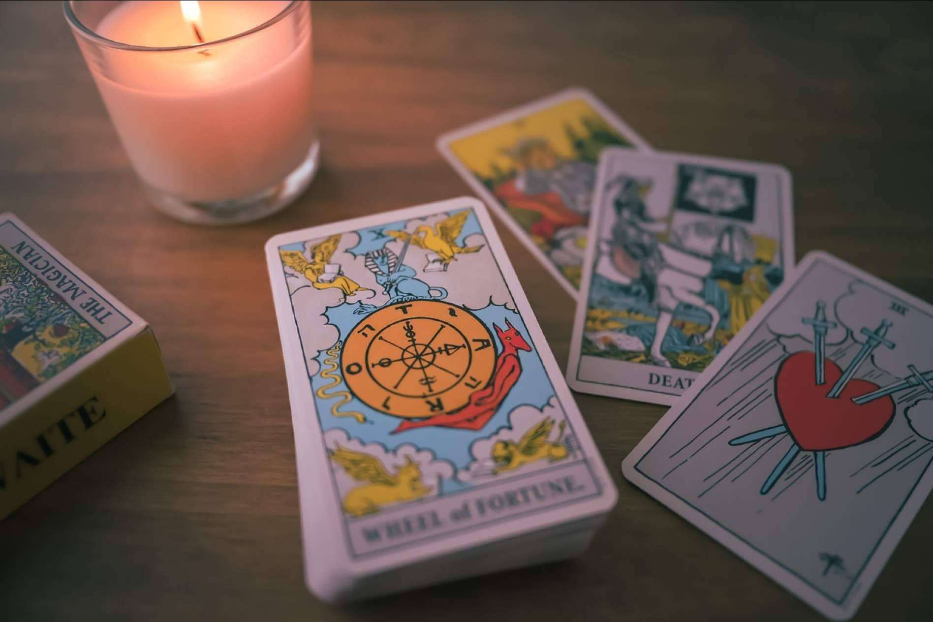 Tarotistas y videntes destacados por opiniones reales en Tarot Orula con más de 25 años de experiencia